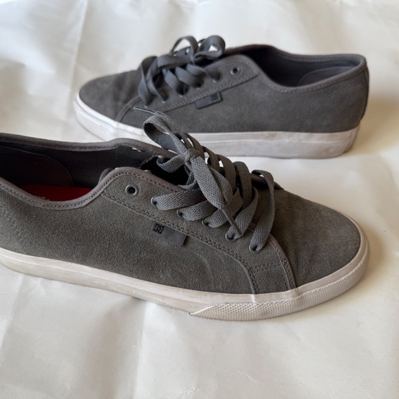 DC Gray Suede Manual S- Men 10.5- This shoe is built to skate. - Picture 3 of 7